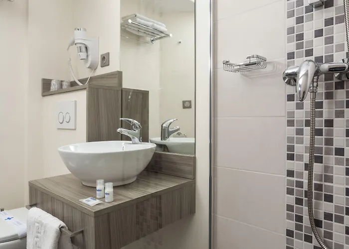 Hotell Brit Confort 2*