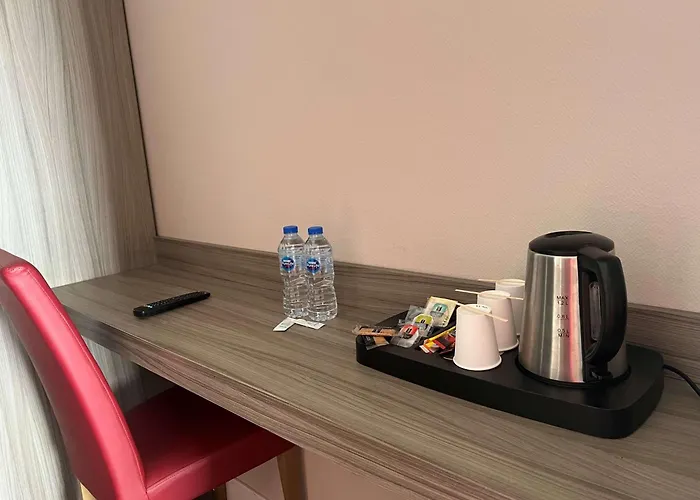 Brit Confort فندق 2*